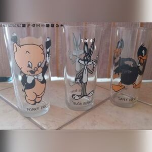 Looney Tune glass collectable set